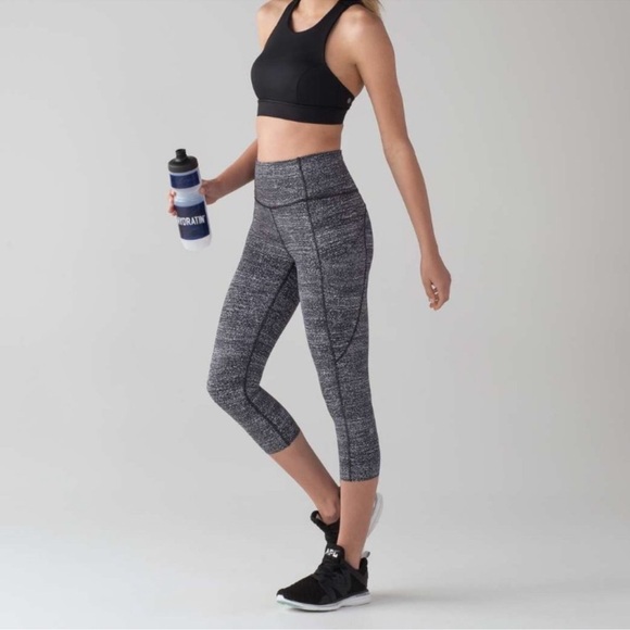 Lululemon Fast & Free Crop II Leggings - Picture 1 of 7